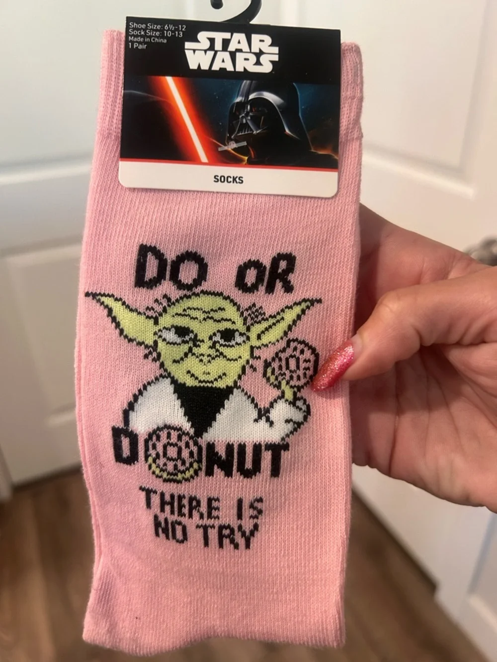 Star Wars Yoda “Do or Donut” Pink Graphic Novelty Socks NWT Funny Gift